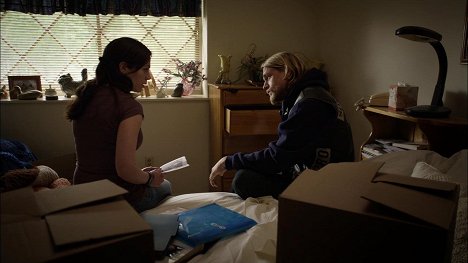 Maggie Siff, Charlie Hunnam - Sons of Anarchy - Home - Photos