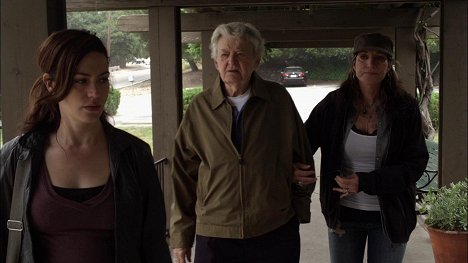 Maggie Siff, Hal Holbrook, Katey Sagal - Sons of Anarchy - Home - Photos