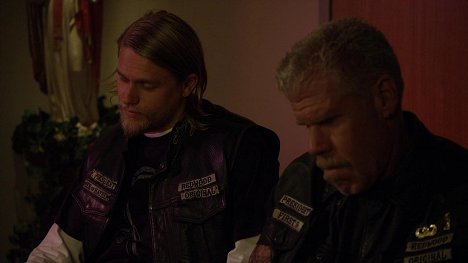 Charlie Hunnam, Ron Perlman - Sons of Anarchy - The Push - Photos