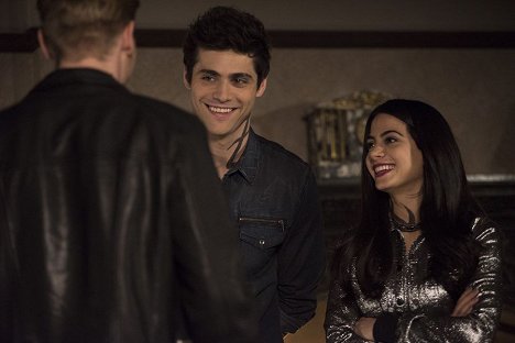 Matthew Daddario, Emeraude Toubia - Árnyvadászok: A végzet ereklyéi - A démoni vér fiai - Filmfotók