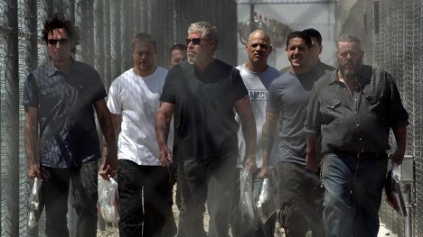 Kim Coates, Charlie Hunnam, Ron Perlman, David Labrava, Theo Rossi, Mark Boone Junior - Sons of Anarchy - Out - Photos