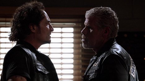 Kim Coates, Ron Perlman - Sons of Anarchy - Booster - Photos