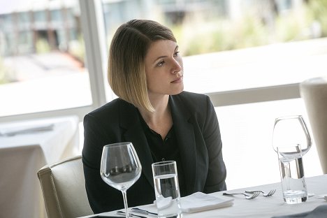 Amy Seimetz - The Girlfriend Experience - Separation - Photos