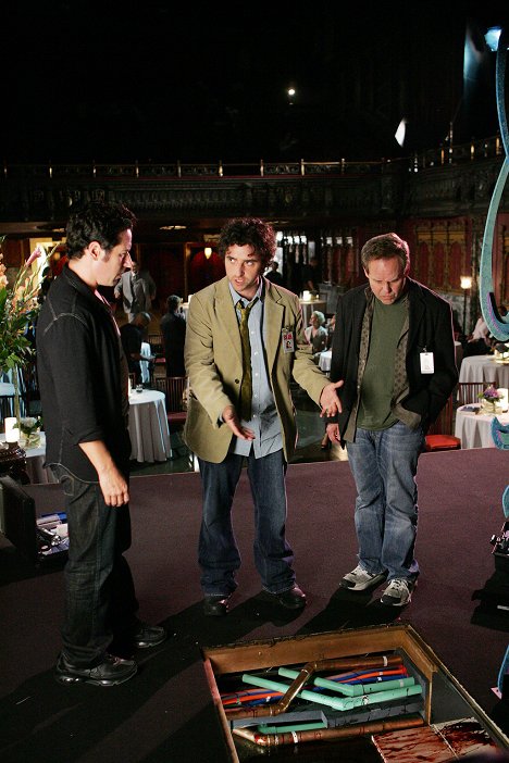 Rob Morrow, David Krumholtz, Peter MacNicol - Numb3rs - Magic Show - Van film