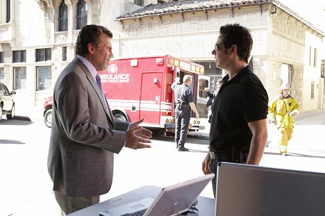 Paul Michael Glaser, Rob Morrow - Numb3rs - Conspiracy Theory - Photos