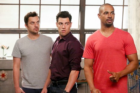 Jake Johnson, Max Greenfield, Damon Wayans Jr. - New Girl - Background Check - De la película