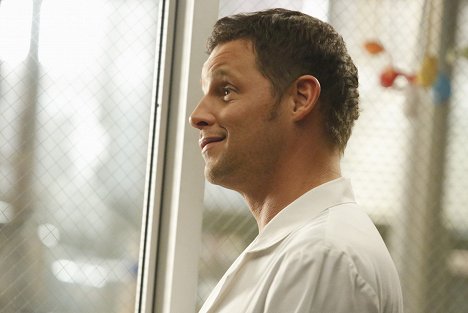 Justin Chambers - Grey's Anatomy - All I Could Do Was Cry - Photos
