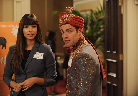 Hannah Simone, Max Greenfield - New Girl - La Table 34 - Film