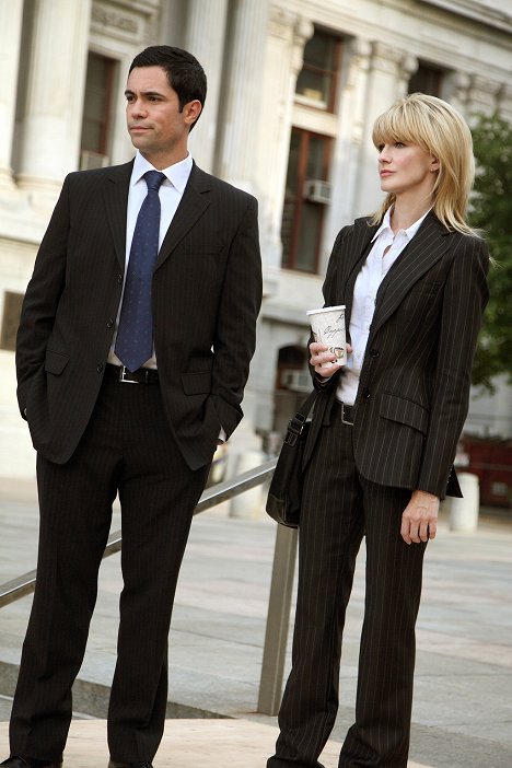 Danny Pino, Kathryn Morris - Cold Case - Thrill Kill - Van film