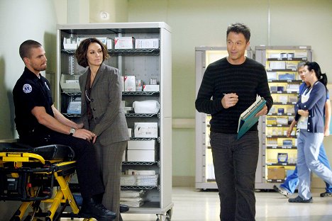 Stephen Amell, Amy Brenneman, Tim Daly - Private Practice - Too Much - De filmes