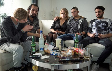 Tom Hoßbach, Oktay Özdemir, Anna Bachmann, Samy Abdel Fattah, Nima Mehrabani - Ich gehöre ihm - De la película