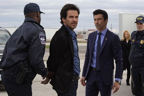 Santiago Cabrera, Ian Anthony Dale - Salvation - The Human Strain - De la película