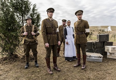 Nick Zano, Brandon Routh, Dominic Purcell, Maisie Richardson-Sellers, Arthur Darvill - Legends of Tomorrow - Fellowship of the Spear - De la película