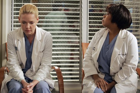 Katherine Heigl, Chandra Wilson - Grey's Anatomy - Time After Time - Photos