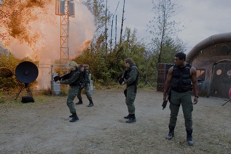 Amanda Tapping, Christopher Judge - Stargate Kommando SG-1 - Die Käferplage - Filmfotos