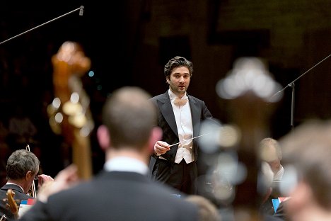 David Afkham - SWR Symphonieorchester spielt Schostakowitsch, Brahms und Saariaho - De la película