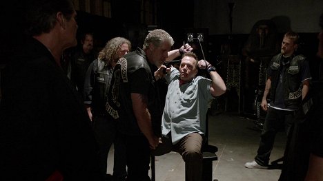 Ron Perlman, Tom Arnold, Charlie Hunnam - Sons of Anarchy - Brick - Photos