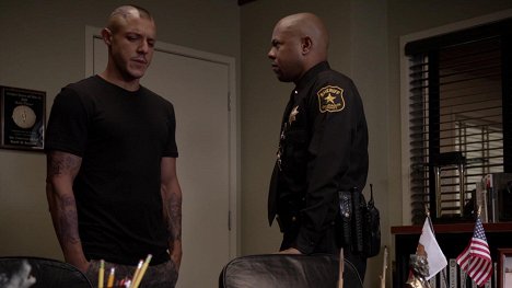 Theo Rossi, Rockmond Dunbar - Sons of Anarchy - Fruit for the Crows - Photos
