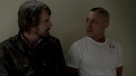 Ray McKinnon, Theo Rossi - Sons of Anarchy - Kiss - Photos