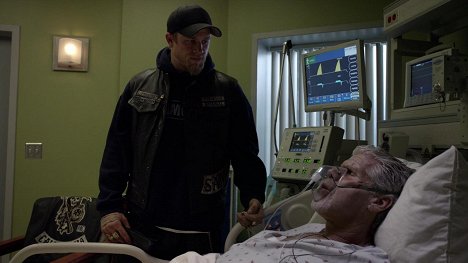 Charlie Hunnam, Ron Perlman - Sons of Anarchy - To Be, Act 2 - Photos