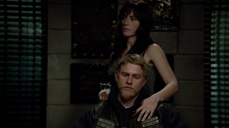 Maggie Siff, Charlie Hunnam - Sons of Anarchy - Être... (partie 2) - Film