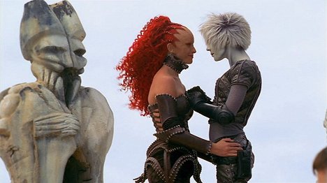 Tammy MacIntosh, Gigi Edgley - Farscape - What Was Lost: Part 2 - Resurrection - De la película