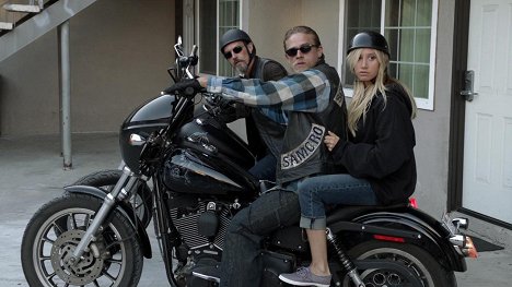 Tommy Flanagan, Charlie Hunnam, Ashley Tisdale - Sons of Anarchy - Stolen Huffy - Photos
