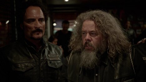 Kim Coates, Mark Boone Junior - Sons of Anarchy - Stolen Huffy - Van film