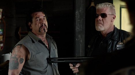 Chuck Zito, Ron Perlman - Sons of Anarchy - Andare Pescare - Photos