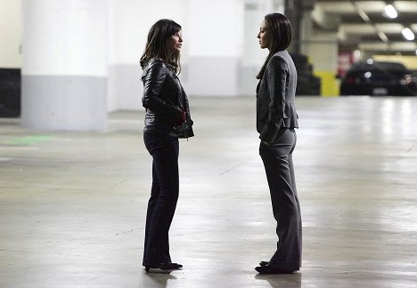 Gina Gershon, Aya Sumika - Numb3rs - 12:01 AM - Do filme