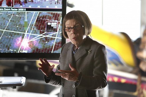 Linda Hunt - Skorpion - Barwy prawdy - Z filmu