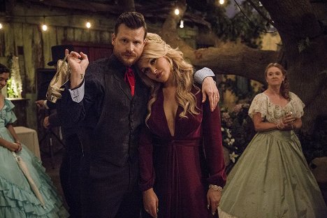 Kevin Rankin, Jenn Lyon - Claws - Die Flucht - Filmfotos