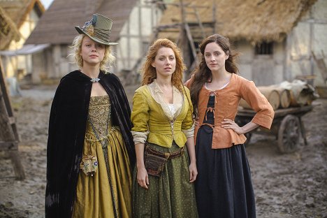 Naomi Battrick, Niamh Walsh, Sophie Rundle - Jamestown - Season 1 - Werbefoto