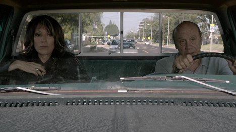 Katey Sagal, Dayton Callie - Sons of Anarchy - Schlagzeile - Filmfotos