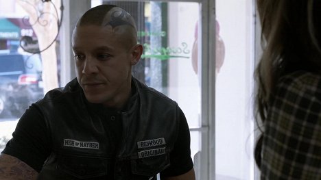 Theo Rossi - Zákon gangu - A Mother's Work - Z filmu