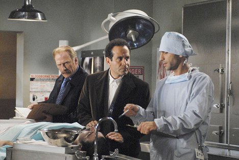 Ted Levine, Tony Shalhoub, Andrew Rothenberg - Monk - Mr. Monk and the Really, Really Dead Guy - Photos