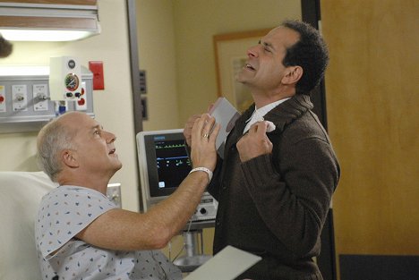 Dan Butler, Tony Shalhoub - Monk - Mr. Monk Goes to the Hospital - Kuvat elokuvasta
