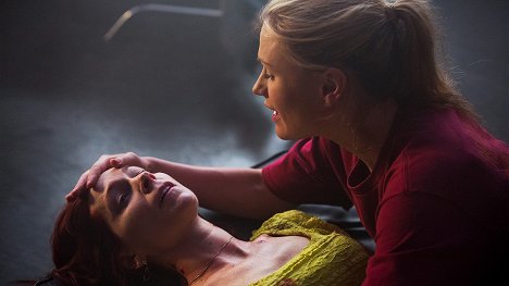 Carrie Preston, Anna Paquin - True Blood: Pravá krv - Death Is Not the End - Z filmu