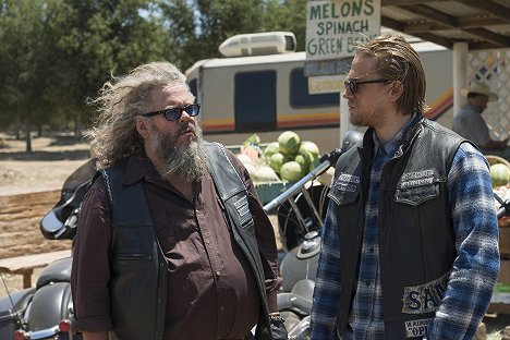 Mark Boone Junior, Charlie Hunnam - Sons of Anarchy - Toil and Till - Van film