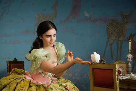 Lily Collins - The Brothers Grimm: Snow White - Filmfotos