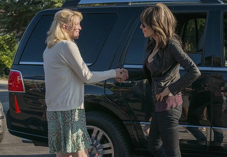 Courtney Love, Katey Sagal - Sons of Anarchy - Poor Little Lambs - Photos