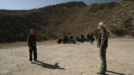 Charlie Hunnam, Michael Shamus Wiles - Sons of Anarchy - The Separation of Crows - Photos