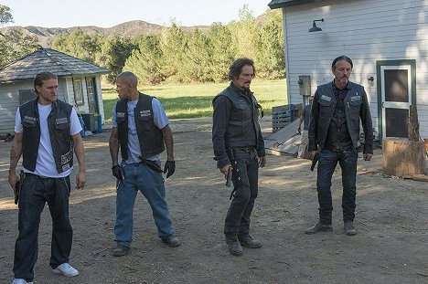 Charlie Hunnam, David Labrava, Kim Coates, Tommy Flanagan - Zákon gangu - Faith and Despondency - Z filmu