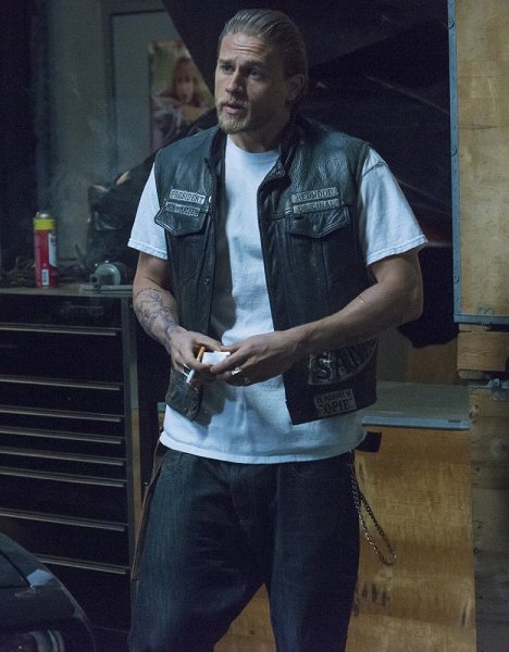 Charlie Hunnam - Sons of Anarchy - Suits of Woe - Photos
