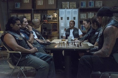 Jacob Vargas, Kim Coates, David Labrava, Charlie Hunnam, Tommy Flanagan, Niko Nicotera, Rusty Coones - Sons of Anarchy - Familienangelegenheiten - Filmfotos