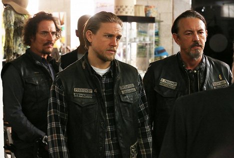 Kim Coates, Charlie Hunnam, Tommy Flanagan - Sons of Anarchy - Red Rose - Photos