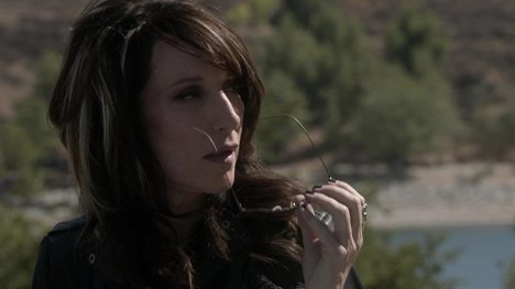 Katey Sagal - Sons of Anarchy - Red Rose - Photos