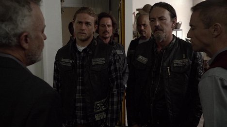 Charlie Hunnam, Kim Coates, David Labrava, Tommy Flanagan - Sons of Anarchy - Red Rose - Photos