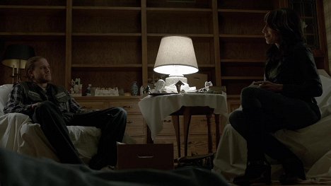 Charlie Hunnam, Katey Sagal - Sons of Anarchy - Ruusutarha - Kuvat elokuvasta