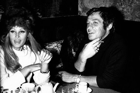 Ursula Andress, Jean-Paul Belmondo - Úžasný pan Belmondo - Z filmu